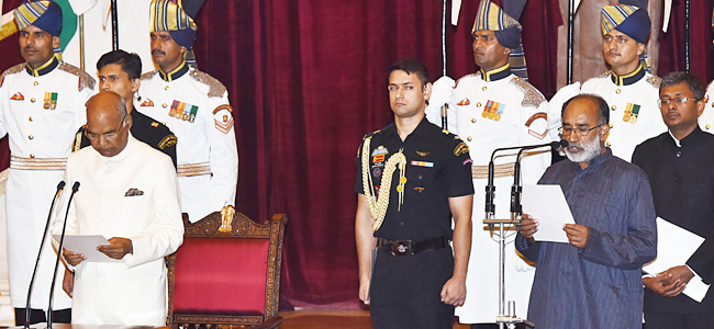 The President, Ram Nath Kovind administering the oath as Minister of State to Alphons Kannanthanam, at a Swearing-in Ceremony, at Rashtrapati Bhavan, in New Delhi
