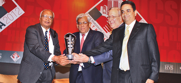 Inder Sharma receiving Lifetime Achievement Award from HICSA, with Deepak Parikh, Manav Thadani and Steve Rushmore in the picture